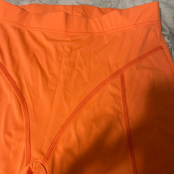 ORANGE TWO PIECE SPORTS LEGGINGS WITH TOP - Picture 3 of 4